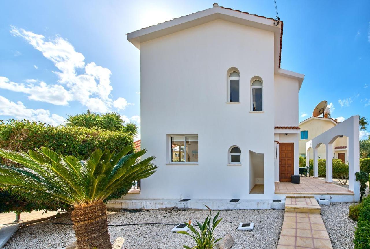 Villa Shiva By Ezoria Villas Коръл бей Екстериор снимка